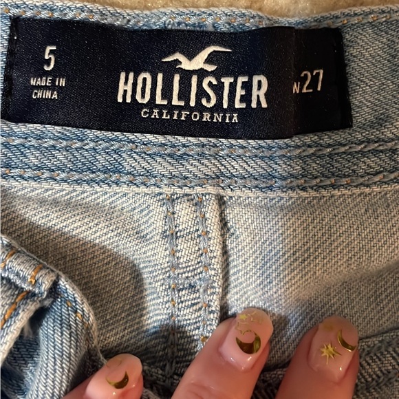 Women’s size 5 hollister denim shorts with Pearl details - Picture 2 of 3